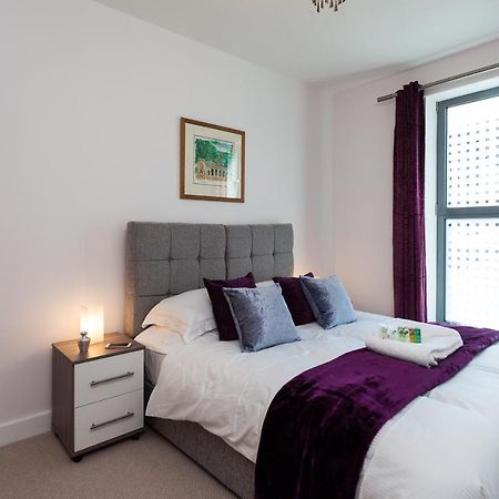 Self-Contained Town Centre One Bedroom Apartments By Helmswood Serviced Apartments Redhill  Zewnętrze zdjęcie