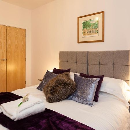 Self-Contained Town Centre One Bedroom Apartments By Helmswood Serviced Apartments Redhill  Zewnętrze zdjęcie