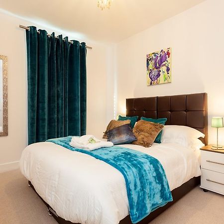 Self-Contained Town Centre One Bedroom Apartments By Helmswood Serviced Apartments Redhill  Zewnętrze zdjęcie