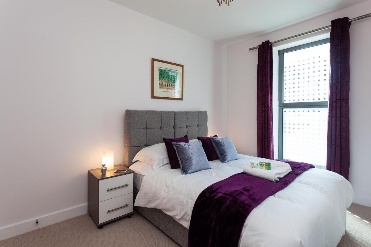 Self-Contained Town Centre One Bedroom Apartments By Helmswood Serviced Apartments Redhill  Zewnętrze zdjęcie