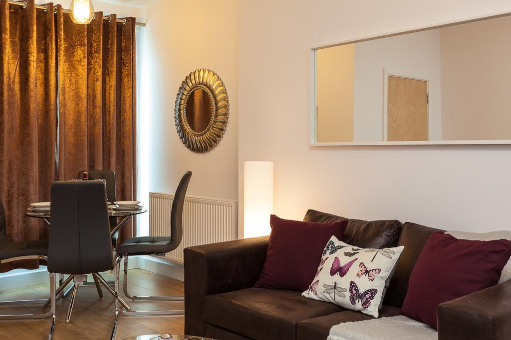 Self-Contained Town Centre One Bedroom Apartments By Helmswood Serviced Apartments Redhill  Zewnętrze zdjęcie