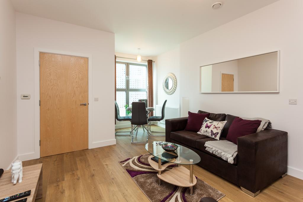 Self-Contained Town Centre One Bedroom Apartments By Helmswood Serviced Apartments Redhill  Zewnętrze zdjęcie