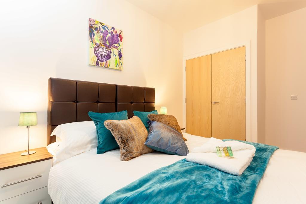 Self-Contained Town Centre One Bedroom Apartments By Helmswood Serviced Apartments Redhill  Zewnętrze zdjęcie