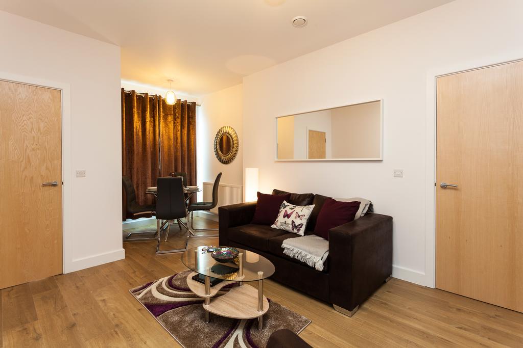 Self-Contained Town Centre One Bedroom Apartments By Helmswood Serviced Apartments Redhill  Zewnętrze zdjęcie