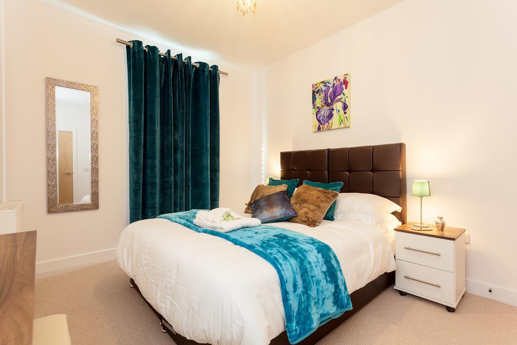 Self-Contained Town Centre One Bedroom Apartments By Helmswood Serviced Apartments Redhill  Zewnętrze zdjęcie