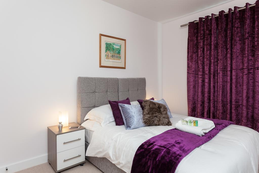 Self-Contained Town Centre One Bedroom Apartments By Helmswood Serviced Apartments Redhill  Zewnętrze zdjęcie