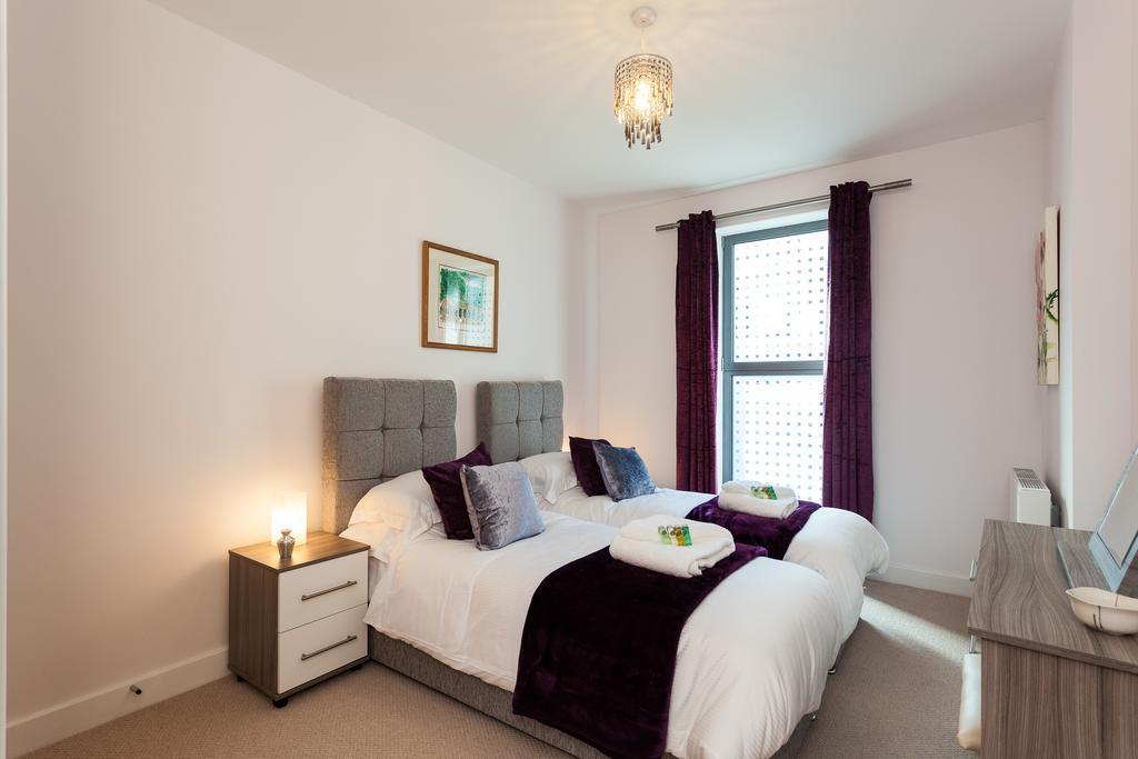 Self-Contained Town Centre One Bedroom Apartments By Helmswood Serviced Apartments Redhill  Zewnętrze zdjęcie