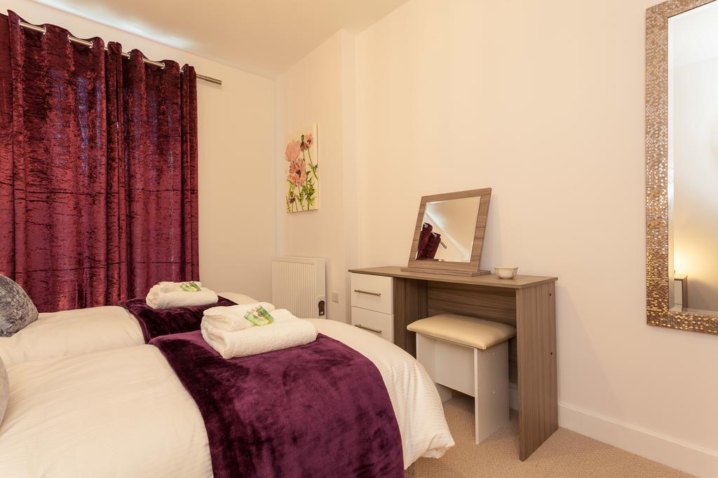 Self-Contained Town Centre One Bedroom Apartments By Helmswood Serviced Apartments Redhill  Zewnętrze zdjęcie