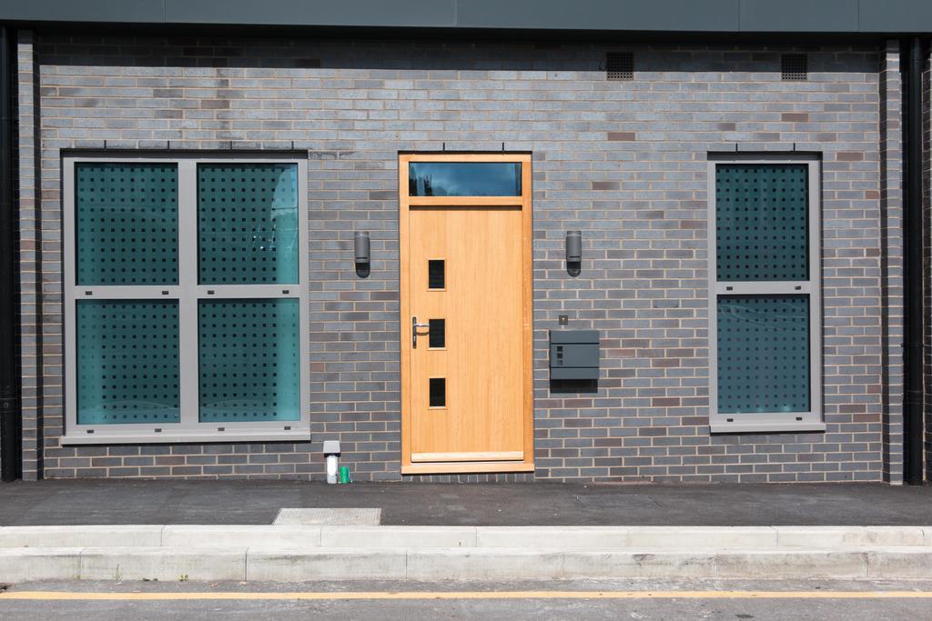 Self-Contained Town Centre One Bedroom Apartments By Helmswood Serviced Apartments Redhill  Zewnętrze zdjęcie