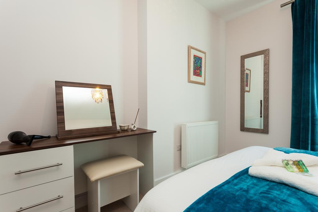 Self-Contained Town Centre One Bedroom Apartments By Helmswood Serviced Apartments Redhill  Zewnętrze zdjęcie