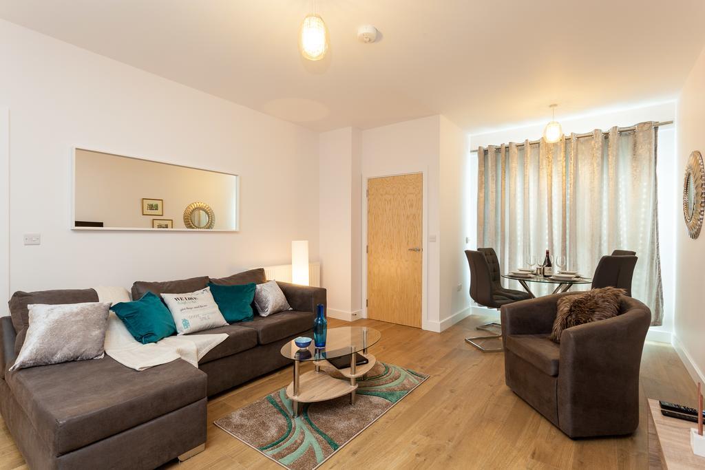 Self-Contained Town Centre One Bedroom Apartments By Helmswood Serviced Apartments Redhill  Zewnętrze zdjęcie