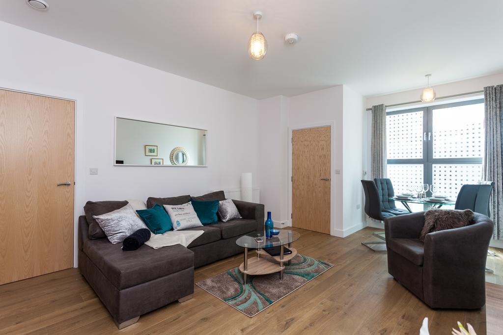 Self-Contained Town Centre One Bedroom Apartments By Helmswood Serviced Apartments Redhill  Zewnętrze zdjęcie