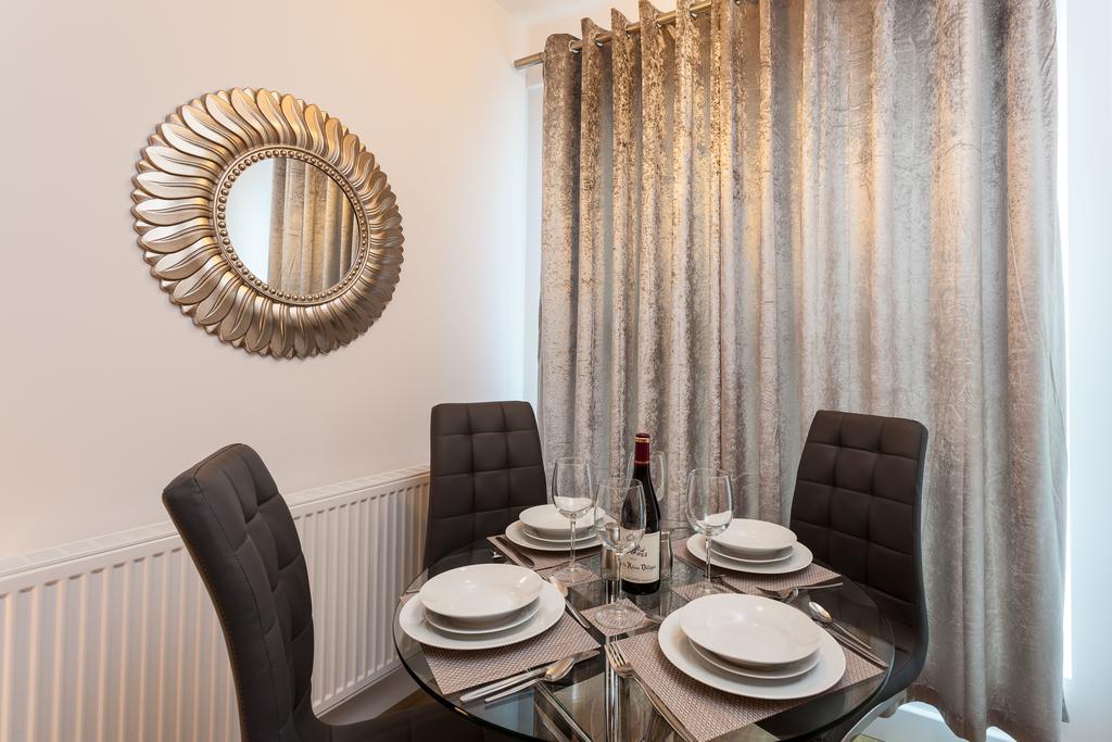 Self-Contained Town Centre One Bedroom Apartments By Helmswood Serviced Apartments Redhill  Zewnętrze zdjęcie