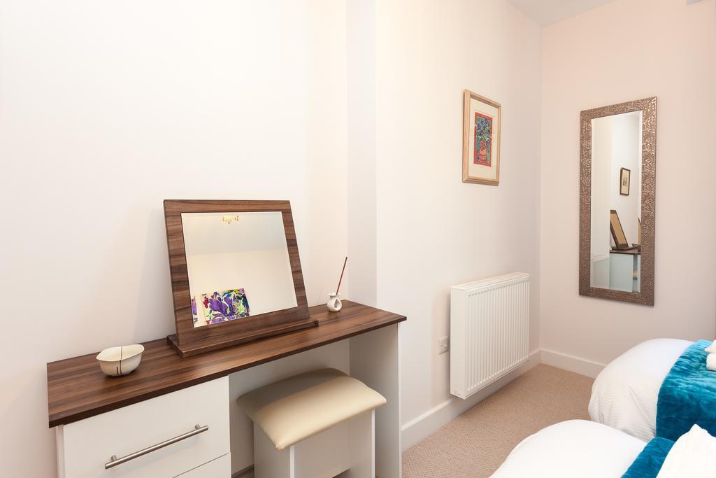 Self-Contained Town Centre One Bedroom Apartments By Helmswood Serviced Apartments Redhill  Zewnętrze zdjęcie