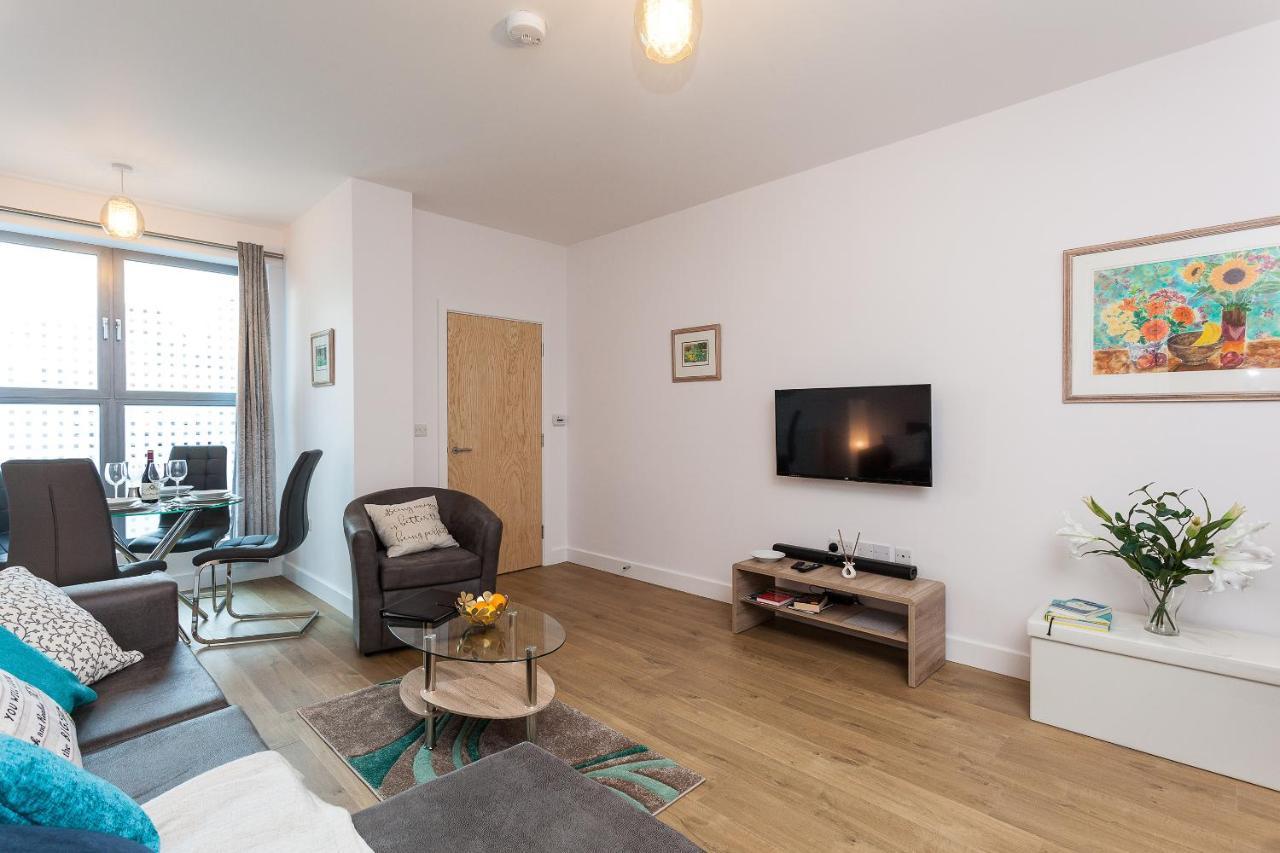Self-Contained Town Centre One Bedroom Apartments By Helmswood Serviced Apartments Redhill  Zewnętrze zdjęcie